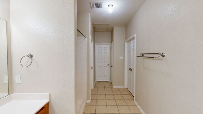 Building Photo - $2,095 FOR A GORGEOUS HOME BY FORT HOOD!