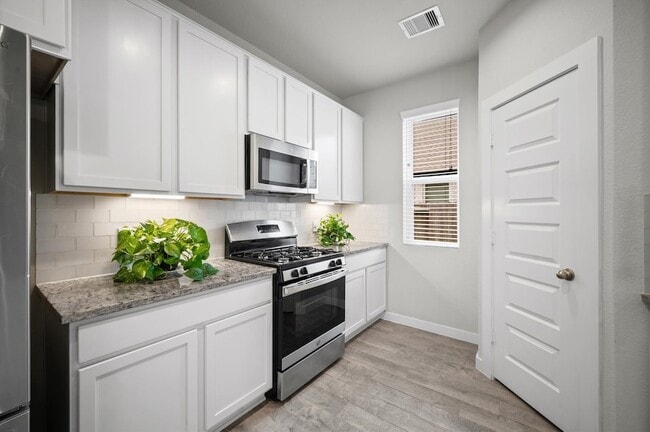 Building Photo - 144 Shining Pt Dr