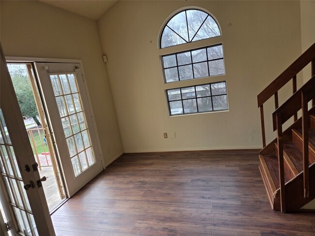 Building Photo - 2425 Holly Hall St