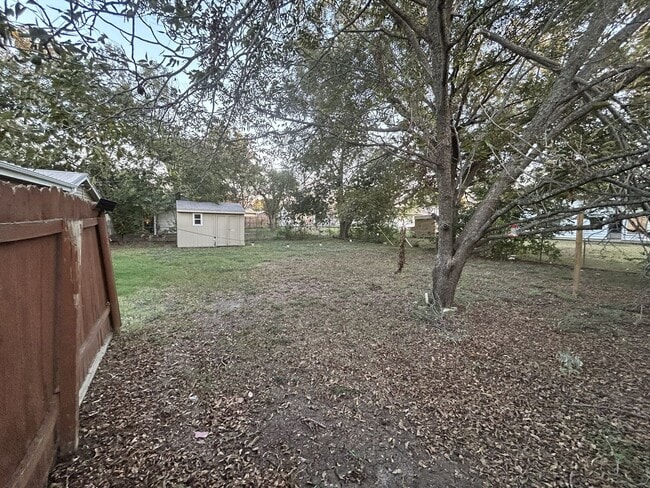 Building Photo - 1312 Leader