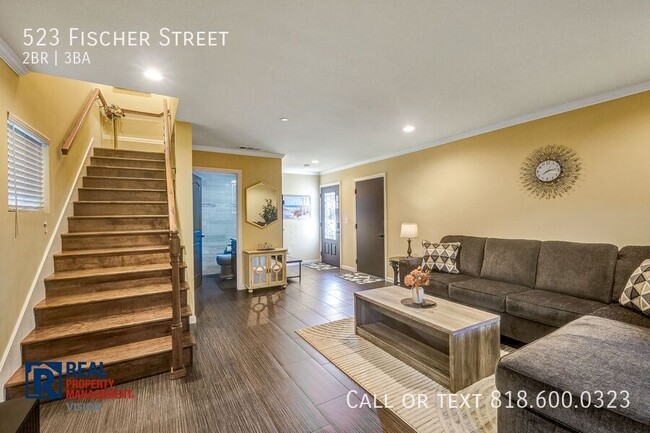 Building Photo - 523 Fischer St