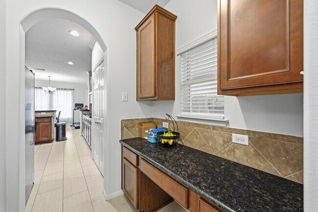 Building Photo - 14403 Lakepointe Bend Ln