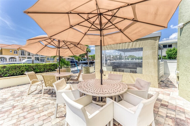 Building Photo - 2900 NE 30th St