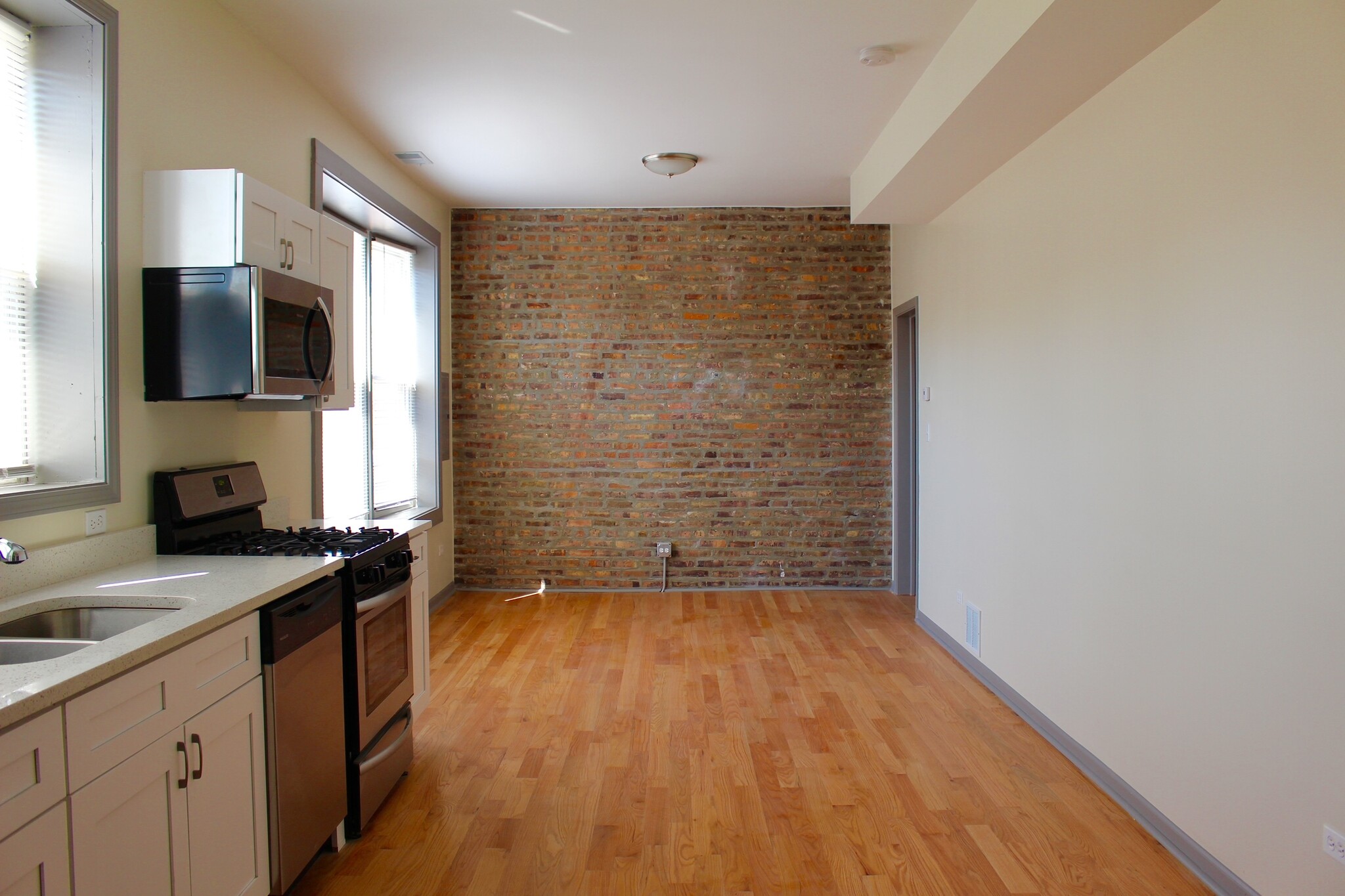 Building Photo - 708 S Laflin St