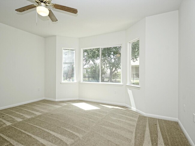 Building Photo - 708 Texas Dr