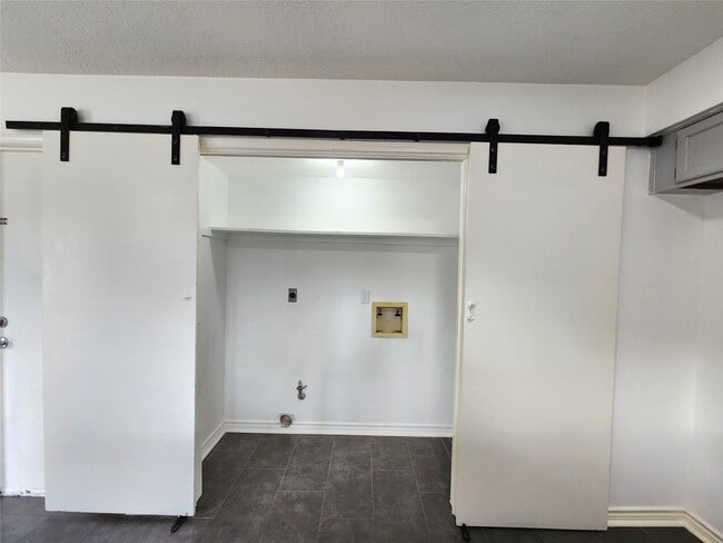 Building Photo - 1322 Valley Landing Dr