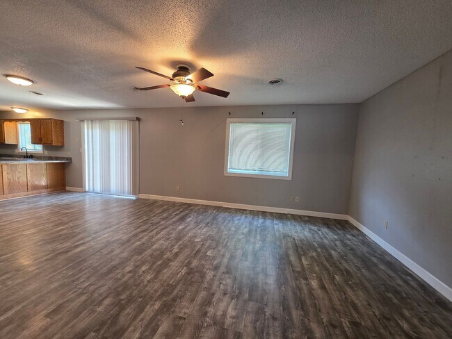 Building Photo - Gorgeous Corner lot Home for Rent!
