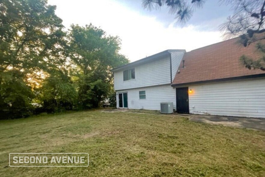 Building Photo - 4786 High Oak Dr