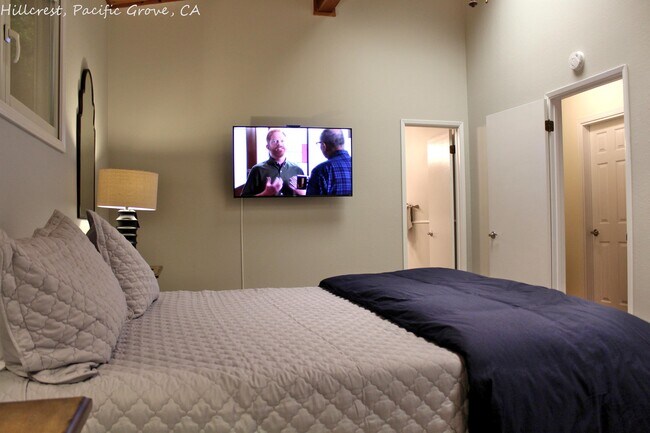 Building Photo - 376 Hillcrest Ave