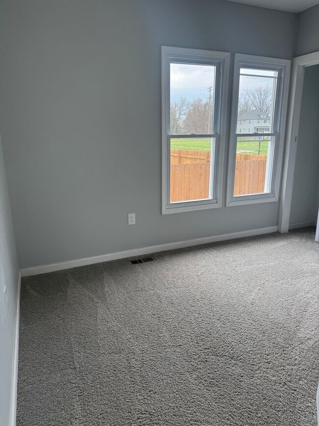 Building Photo - Fully Updated 3 Bedroom - 1 bathroom - $1,250