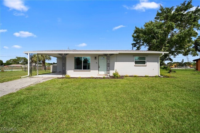 Primary Photo - 211 E Jasmine Rd