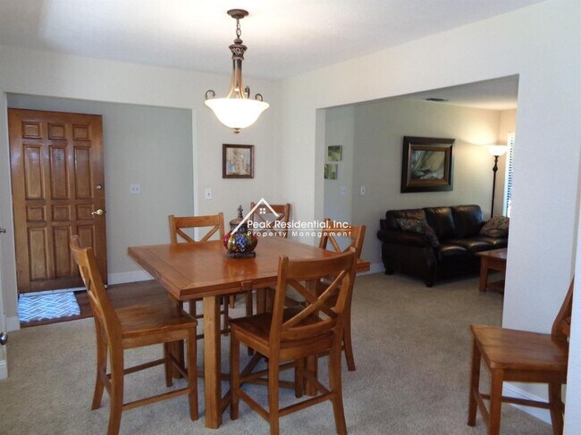 Building Photo - Wonderful Orangevale 3bd/2ba Home with Spa...