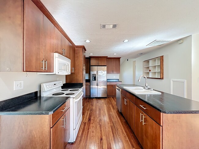 Building Photo - 640 Casa Grande Dr