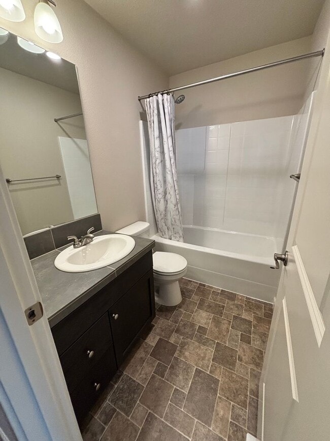 Building Photo - River Terrace townhome $500.00 off first month of rent!