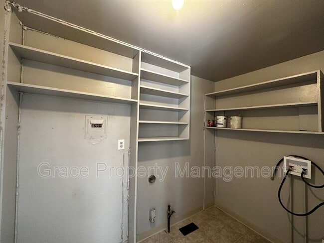 Building Photo - 9295 Ciancio St