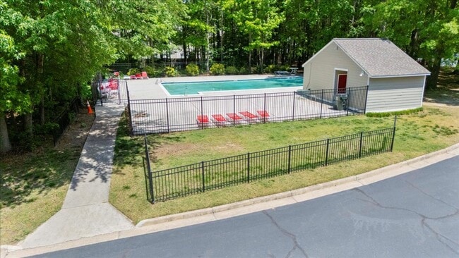 Building Photo - Charming 2 Bedroom/1 Bath Townhome in Henr...