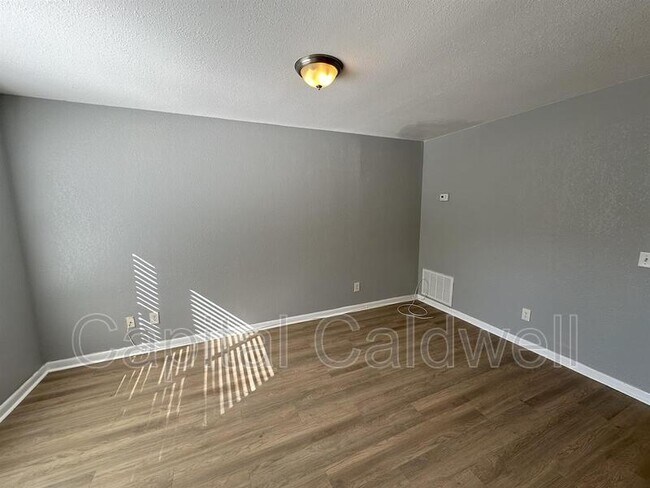 Building Photo - 5440 S MacDill Ave