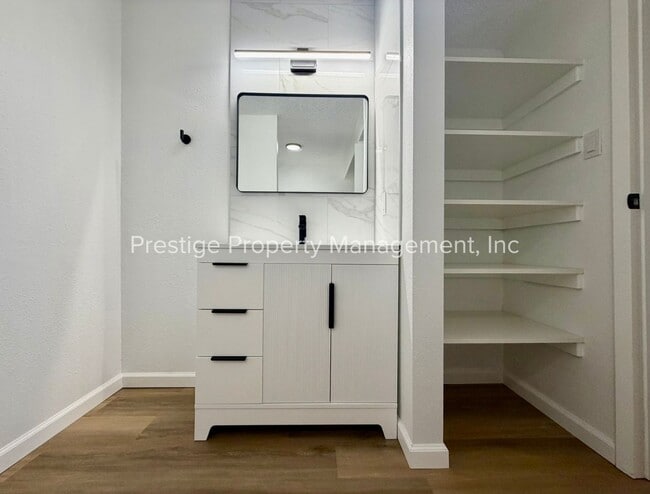 Building Photo - 6331 N Barcelona Ct
