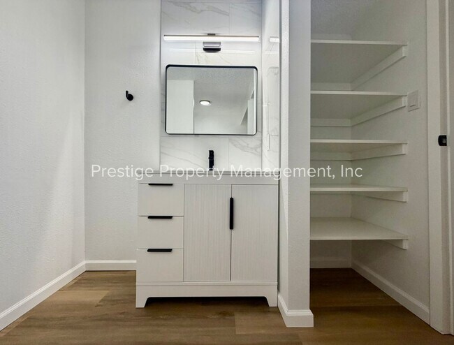 Building Photo - FULLY Remodeled and Cute NorthWest Condo With Everything You Need!!!