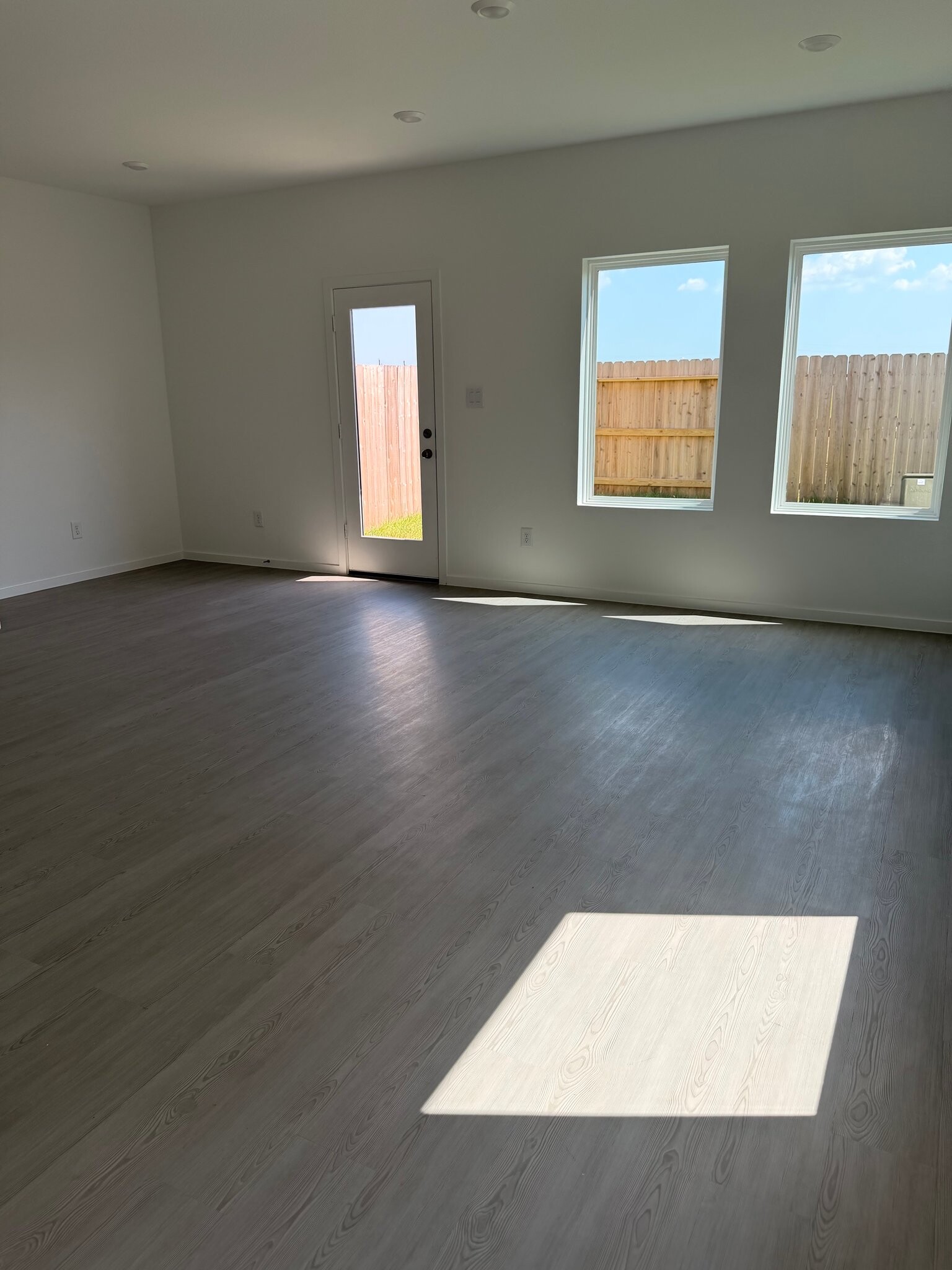 Building Photo - 2148 Salinas Dr