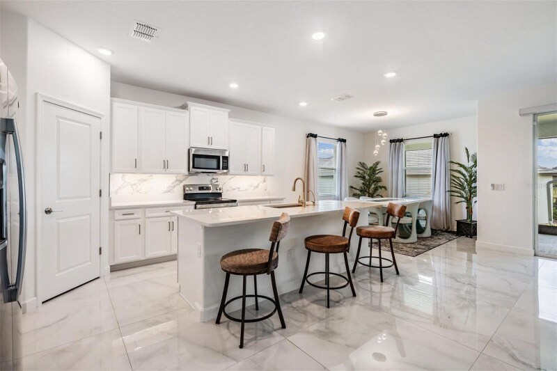 Building Photo - 10381 Tupper Cay Dr