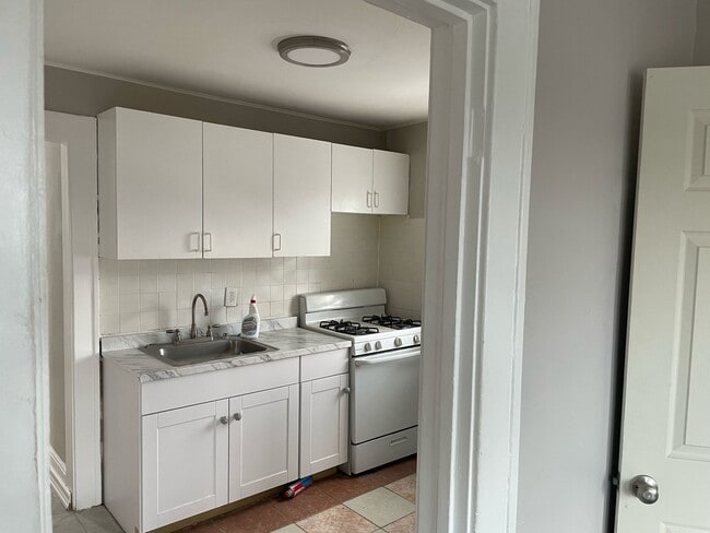 Building Photo - 575 Stuyvesant Ave