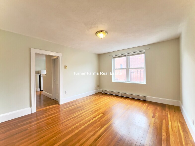 Building Photo - 402A Highland Ave