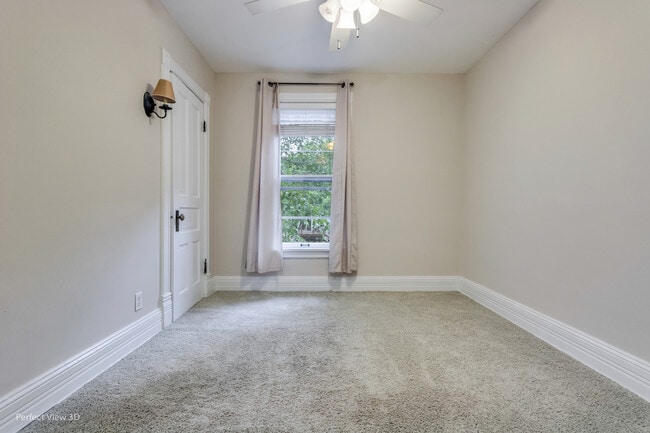 Building Photo - 420 7th Ave