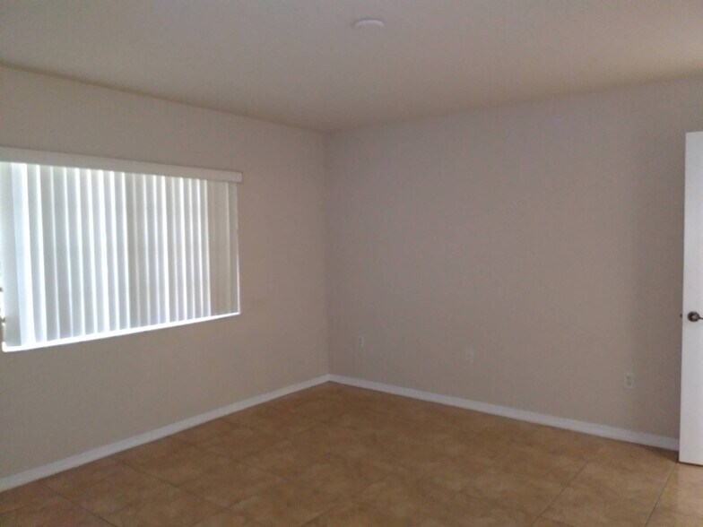 Building Photo - 1328 SE 8th Ave