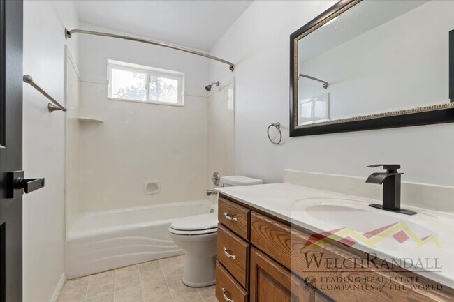 Building Photo - Spacious Single Family Home With Attached ...