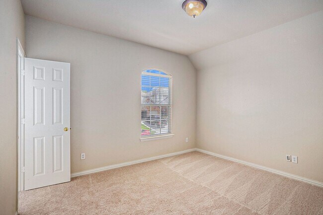 Building Photo - Beautifully Crafted 5 Bedroom 4 Bath in Flower Mound!
