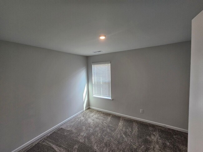 Building Photo - Like New Home is Mulberry Pond