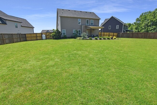 Building Photo - Pet Friendly Three Bedroom with Bonus in S...