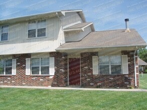 Building Photo - Close to Campus, and Everything You Might Need!