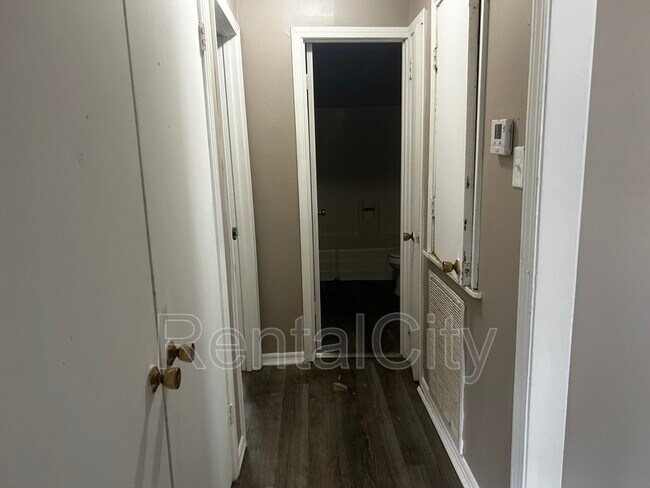 Building Photo - 36 Red Oak Cove