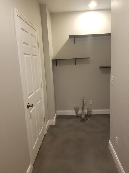 Building Photo - 2661 Glenrose Hl
