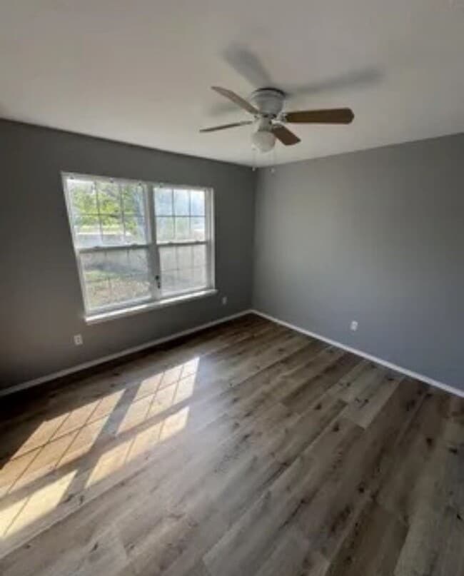 Building Photo - 5 bed/3 bath house