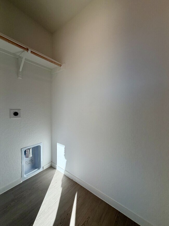 Building Photo - 14536 Azzurro Stone