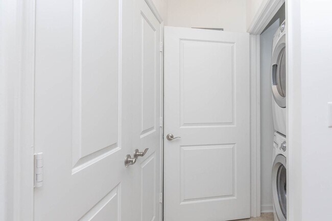 Building Photo - Spacious Condo in Spence Crossing
