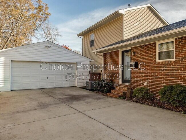 Building Photo - 4331 Applegate Rd
