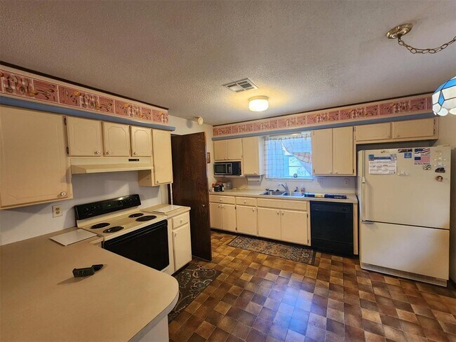 Building Photo - 1313 Whippoorwill Dr