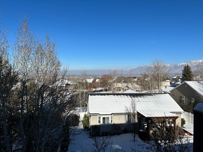 Building Photo - Great 2 Bed 2.5 Bath Draper Bench Condo