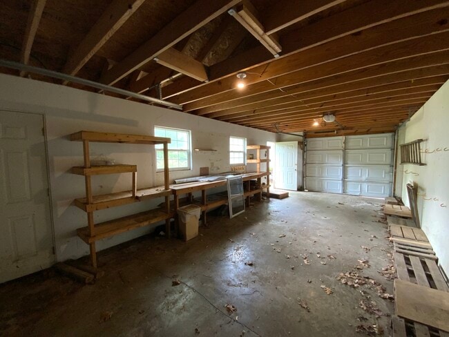 Building Photo - 409 Chester Ave