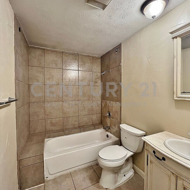 Building Photo - Charming 3/2/2 Nestled on Corner Cul-de-sac Lot in S. Grand Prairie For Rent!