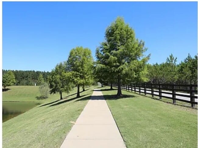 Building Photo - 224 Park Crest Run