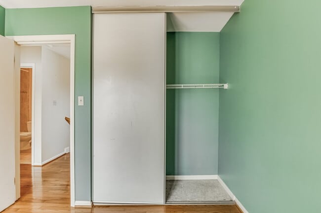 Building Photo - Modern Comfort and Convenience Await