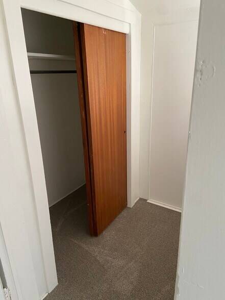 Building Photo - 112 S 9th St