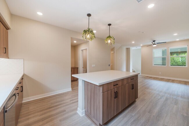 Building Photo - Newer townhome rental located in the gated One Seven Eight community!