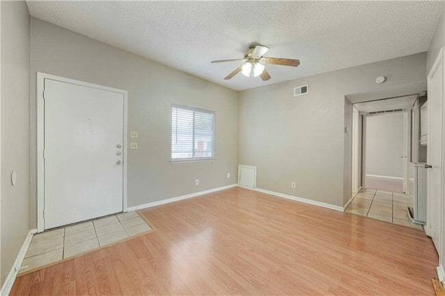 Building Photo - 2408 Longview St