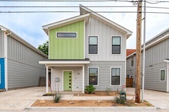 Building Photo - 220 Pecan St